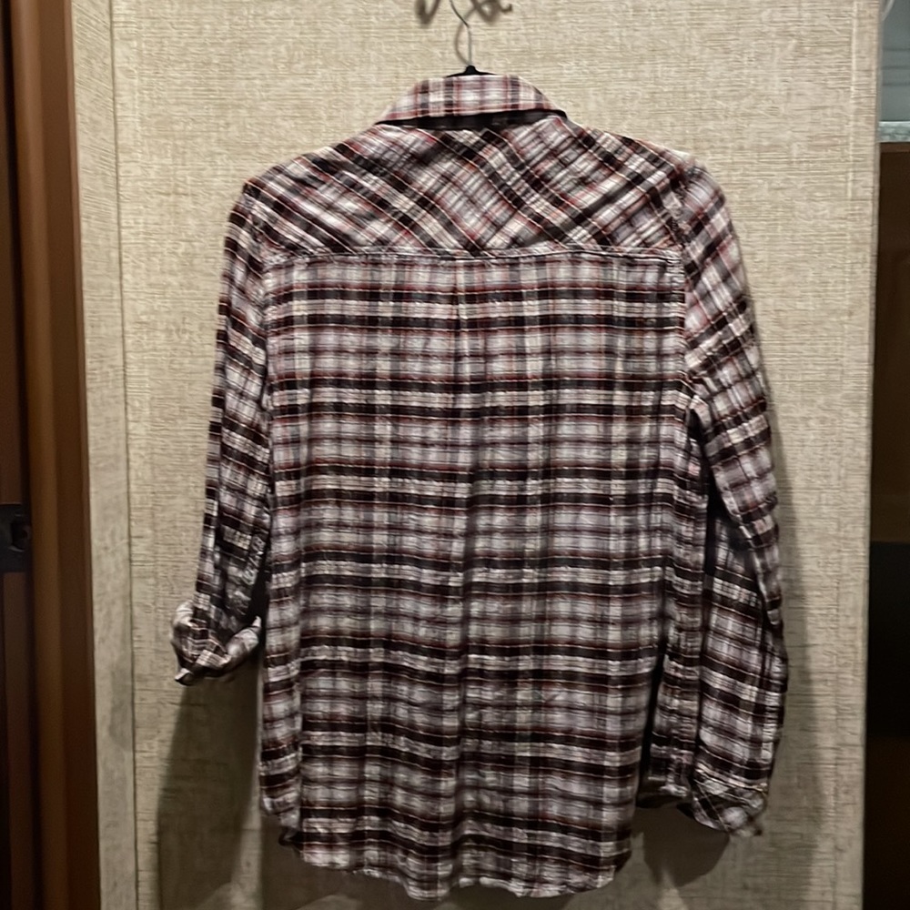 Button down - Picture 3 of 3